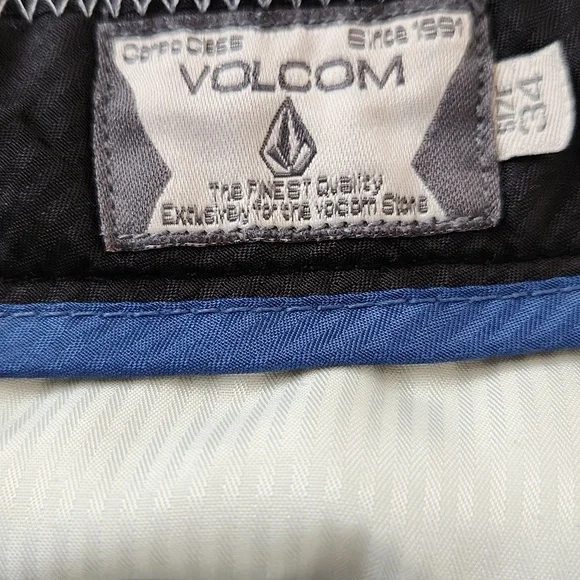 Volcom Shorts - Picture 3 of 4